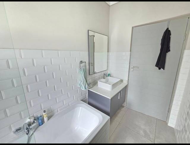 2 BEDROOM APARTMENT FOR SALE IN MENLO PARK